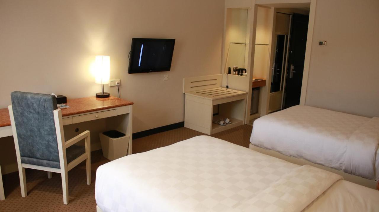 Beverly Hotel Batam Нагоя Экстерьер фото