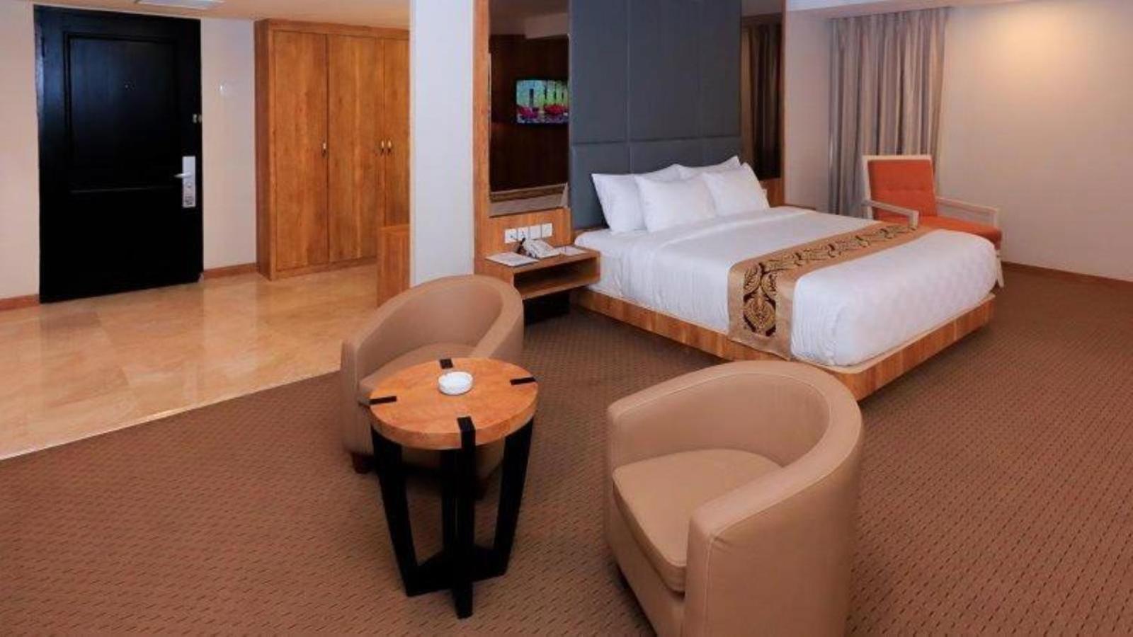 Beverly Hotel Batam Нагоя Экстерьер фото