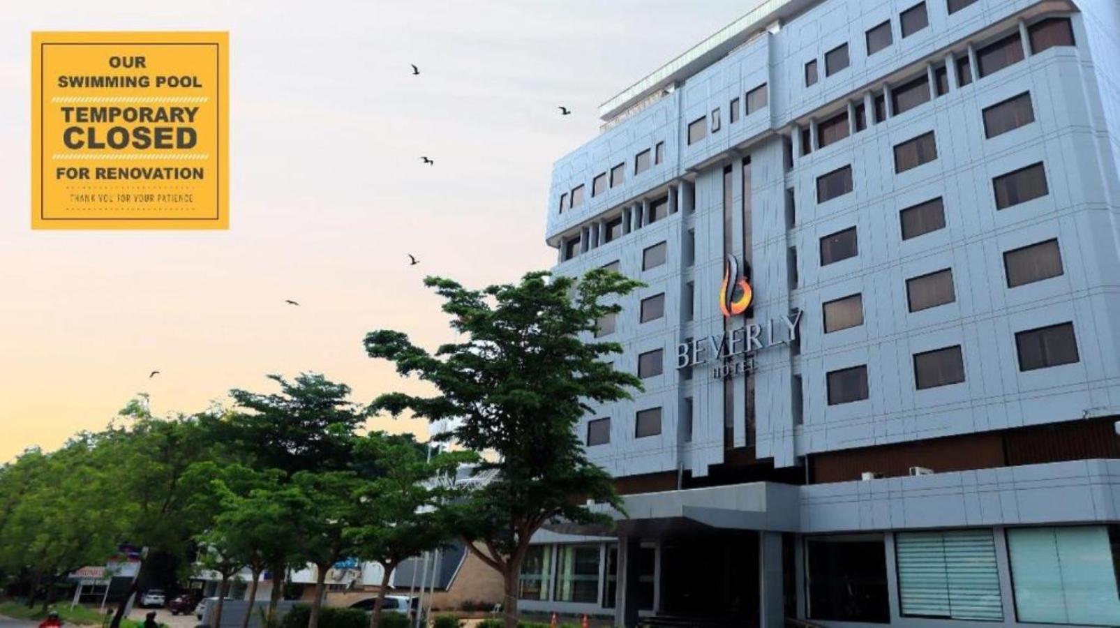 Beverly Hotel Batam Нагоя Экстерьер фото