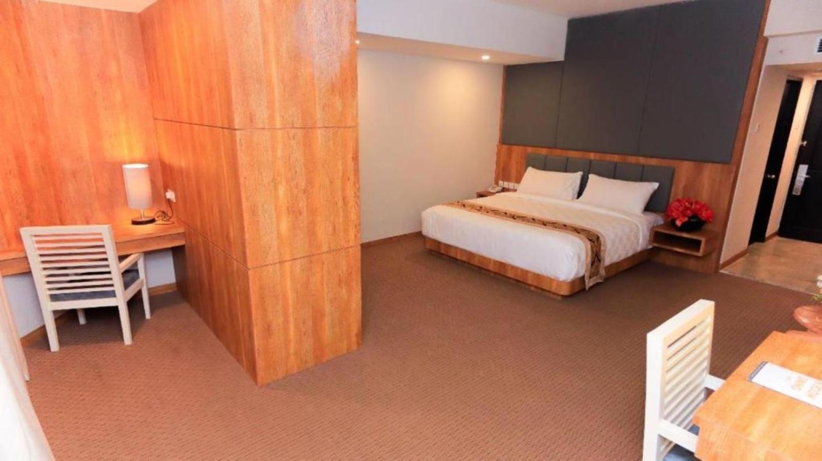 Beverly Hotel Batam Нагоя Экстерьер фото