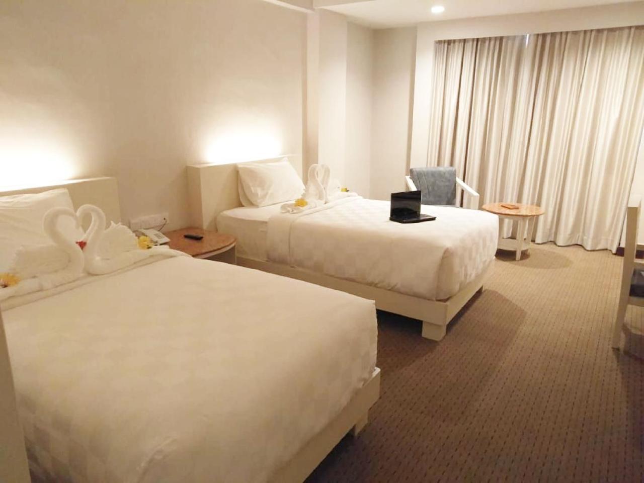 Beverly Hotel Batam Нагоя Экстерьер фото