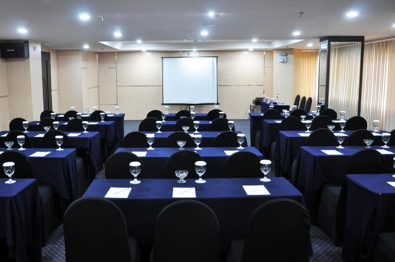 Beverly Hotel Batam Нагоя Экстерьер фото