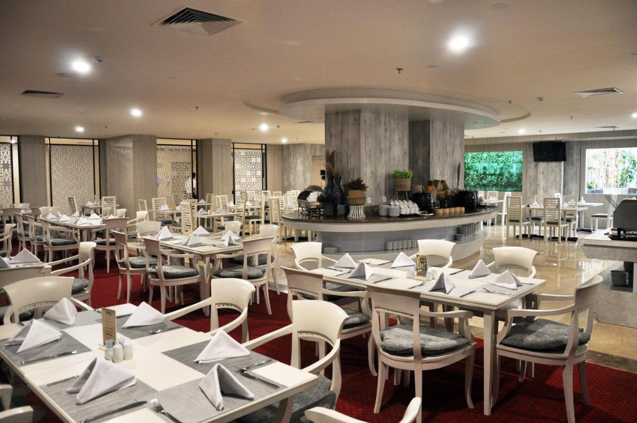 Beverly Hotel Batam Нагоя Экстерьер фото