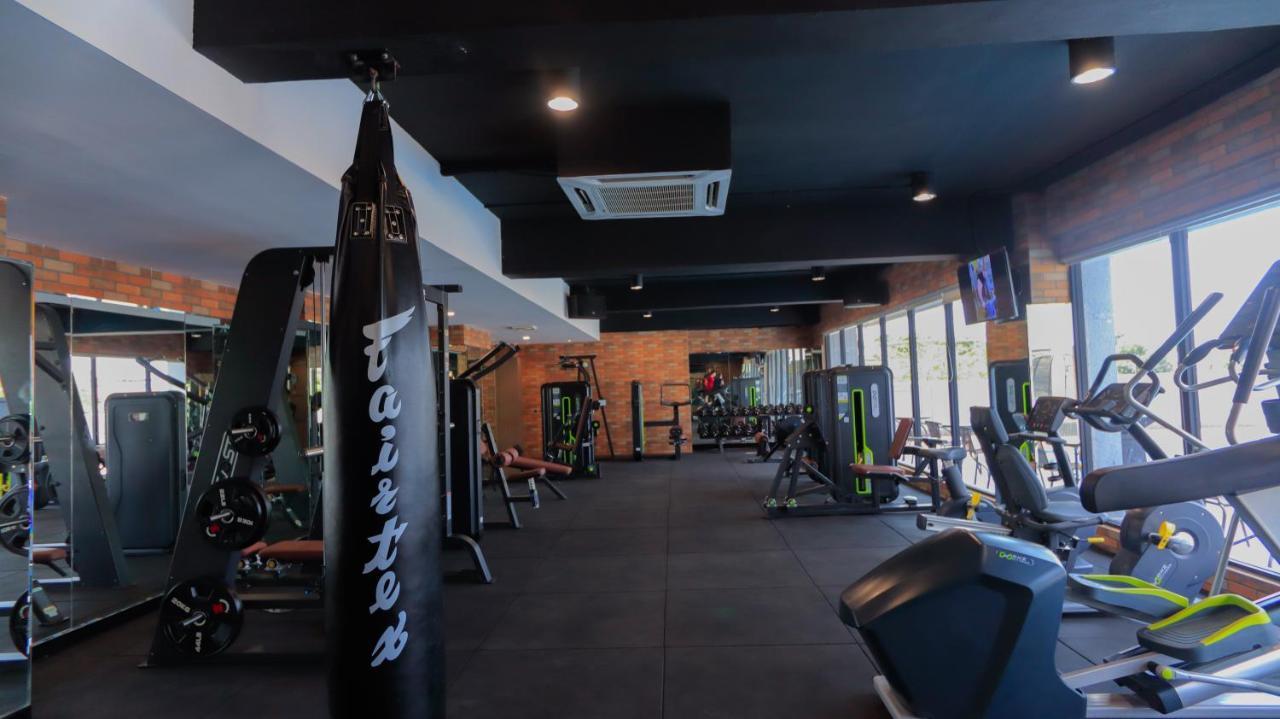 Beverly Hotel Batam Нагоя Экстерьер фото