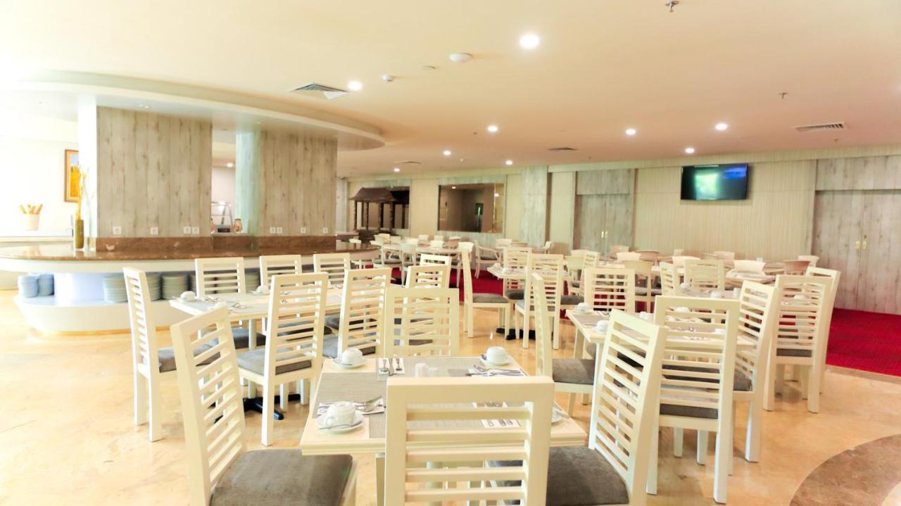 Beverly Hotel Batam Нагоя Экстерьер фото
