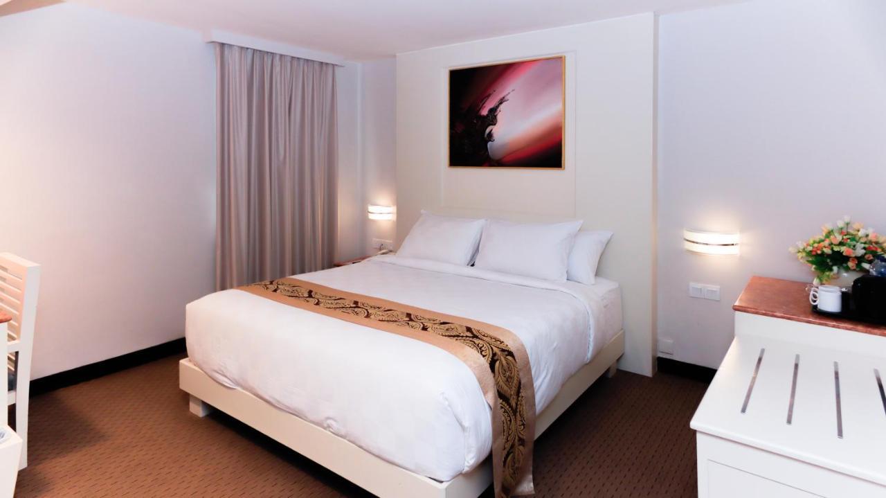 Beverly Hotel Batam Нагоя Экстерьер фото
